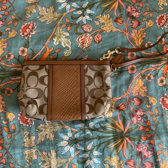 Coach Wristlet NWOT - Picture 2 of 4